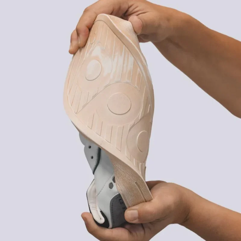 DADA_manos_2_WEB.webp DADA_manos_2_WEB.webp