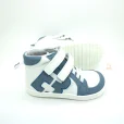 botines-minimalistas-blanditos-by-crios-gante-azul-blanco-497-15.webp