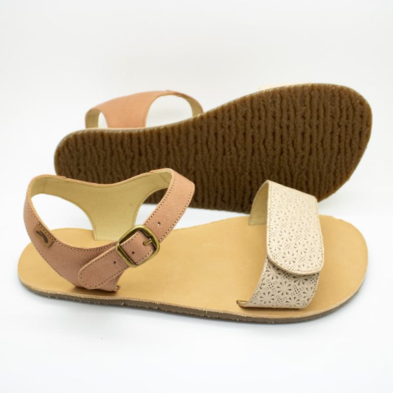 canva-sandalias-respetuosas-mujer-tikki-vibe-claire-rosa-1.jpg canva-sandalias-respetuosas-mujer-tikki-vibe-claire-rosa-1.jpg